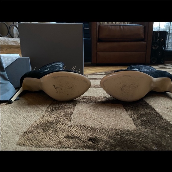 Monique Lhuillier Serena Lace Peep - Picture 3 of 8